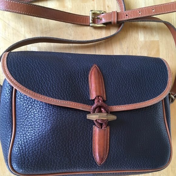 All weather leather Dooney & Bourke crossbody bag - Picture 2 of 8